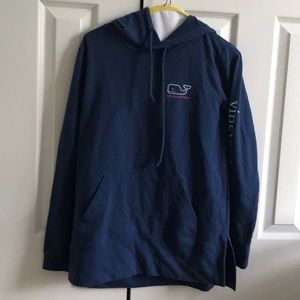 blue vineyard vines sweatshirt